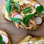Tartines de salmón al estragón y Dijon