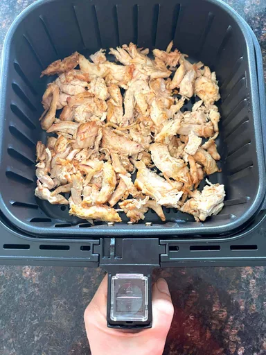 Pollo desmenuzado en freidora de aire