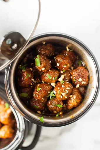 Albóndigas tailandesas picantes y glaseadas