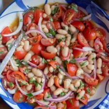 Ensalada de Tomates Cherry y Judías Blancas