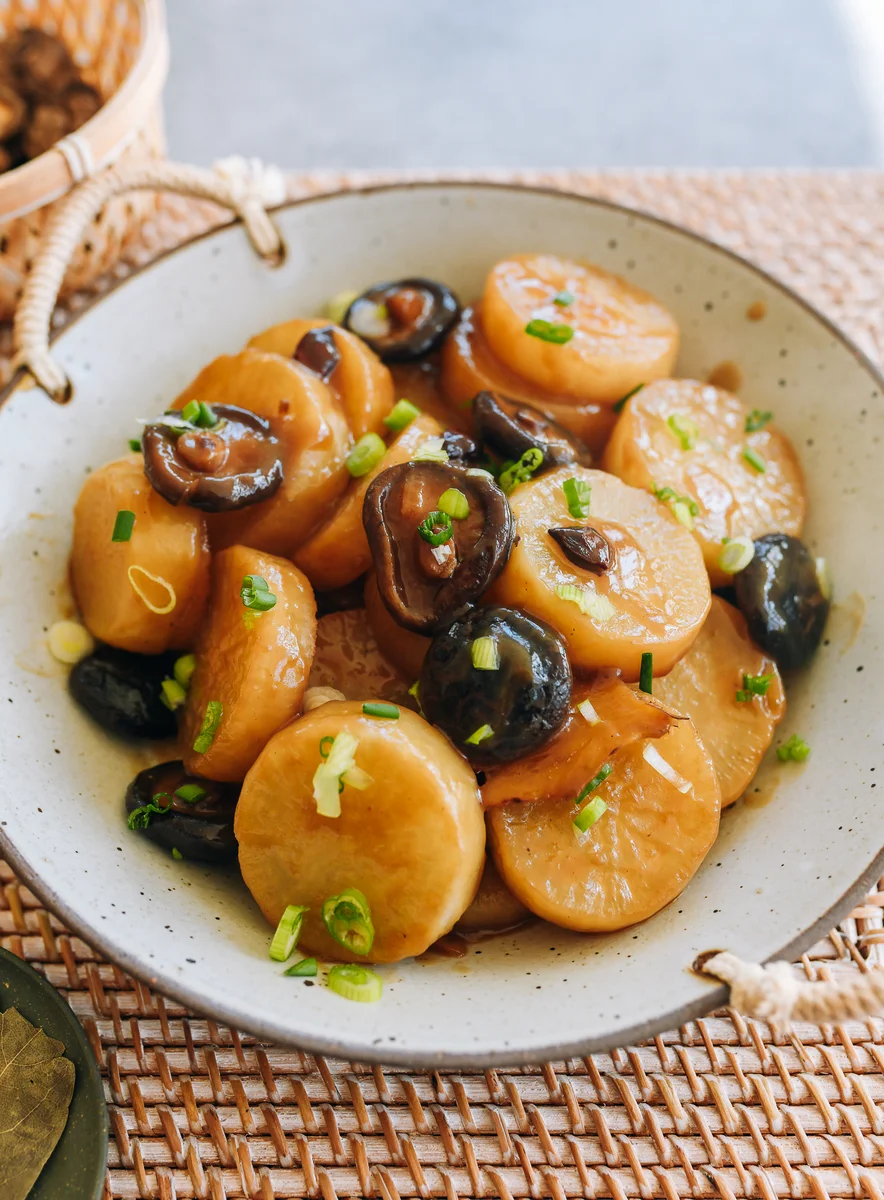 Braised Daikon with Mushrooms