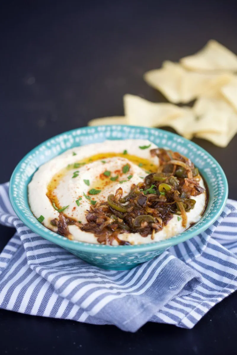 Hummus con Chiles Toreados