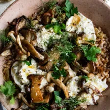 Farro con Mantequilla Noisette, Champiñones y Burrata