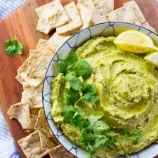 Hummus cremoso con curry y cilantro