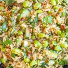 Ensalada de arroz con pepino y edamame