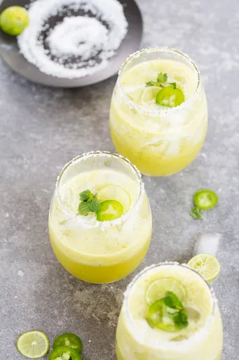 Margaritas de piña y menta