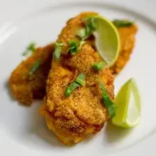 Pescado frito con sémola al estilo mangaloriano