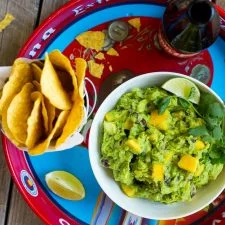 Guacamole de mango y judías negras