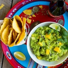 Guacamole de mango y judías negras