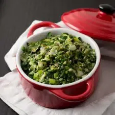 Spring Onion Leaves Poriyal Recipe - Vengaya Thazhai Poriyal