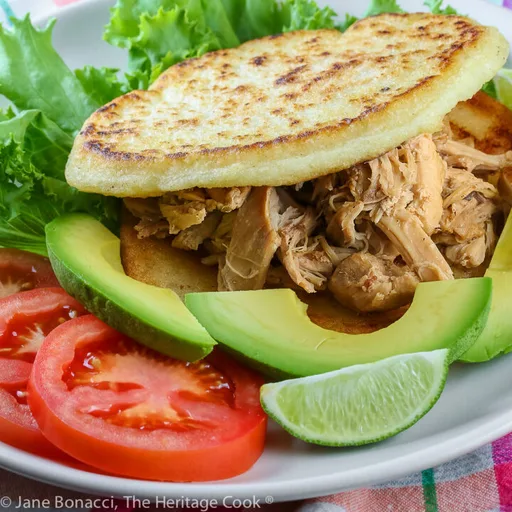 Arepas rellenas de pollo en Instant Pot (sin gluten)