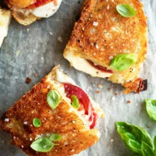 Sándwiches de queso a la plancha Caprese
