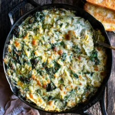 Cheesy Baked Spinach Artichoke Dip
