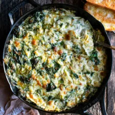Cheesy Baked Spinach Artichoke Dip