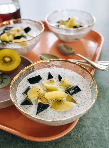 Pudin de chía y coco con gelatina de hierba