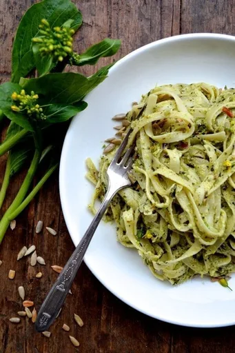 Pasta Cremosa con Pesto de Choy Sum Asado