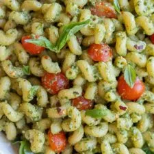 Pasta Cremosa Vegana con Pesto de Aguacate