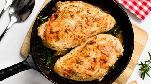 Pechuga de pollo a la sartén de hierro fundido