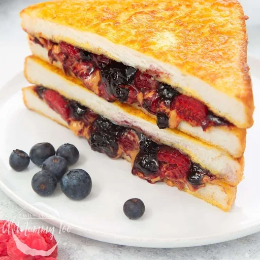 Receta de sándwich de tostada francesa con crema de cacahuete y mermelada