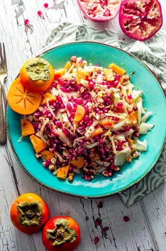 Ensalada de caqui e hinojo con granada
