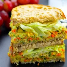 Sándwich de ensalada de garbanzos