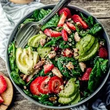Ensalada de espinacas con fresas y quinua