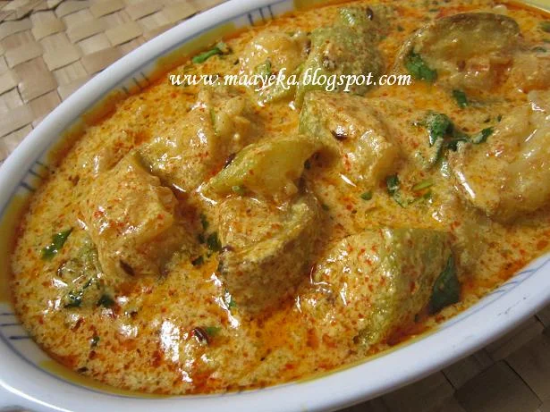 Al Yakhni-Kashmiri Doodhi Yakhni