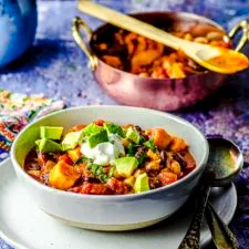Chili de boniato con tres tipos de judías