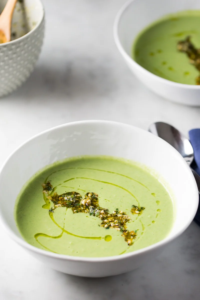 Sopa de brocoli con cashews (nueces de la india)
