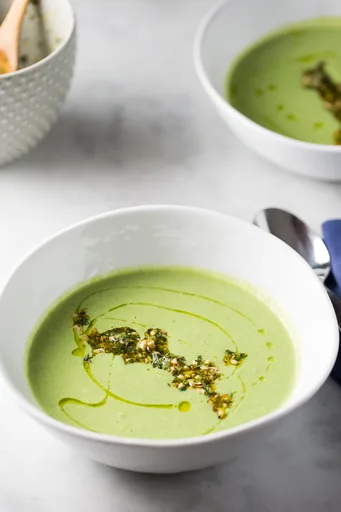 Sopa de brocoli con cashews (nueces de la india)