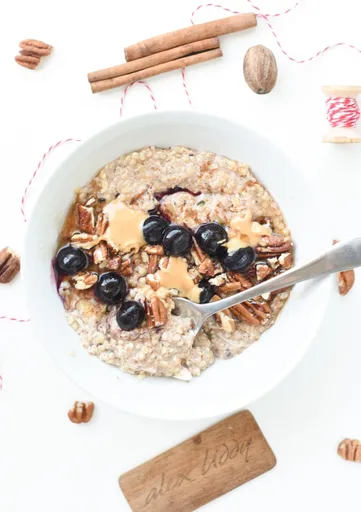 Gachas de avena con corazones de cáñamo
