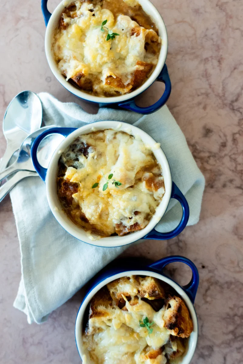 Sopa de Cebolla Tradicional (con opción vegana)