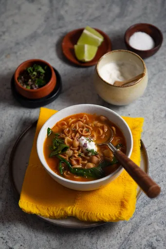Sopa de Conchas (Sopa de Pasta Mexicana)