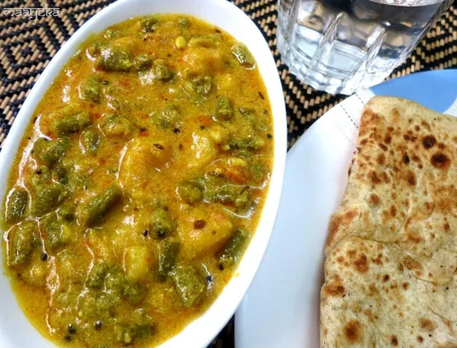 Barbatti aloo ki sabzi, Long beans and potato curry