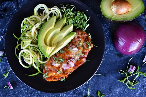 Pollo a la sartén estilo enchilada