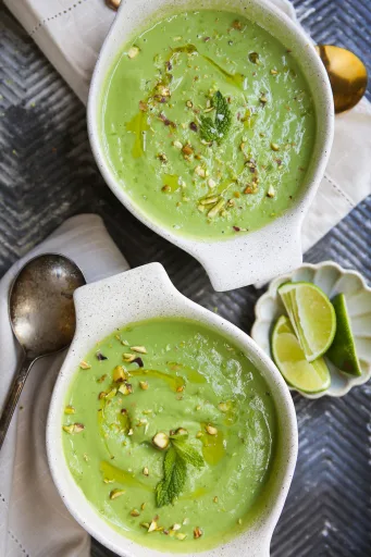 Sopa Fría de Aguacate y Pepino