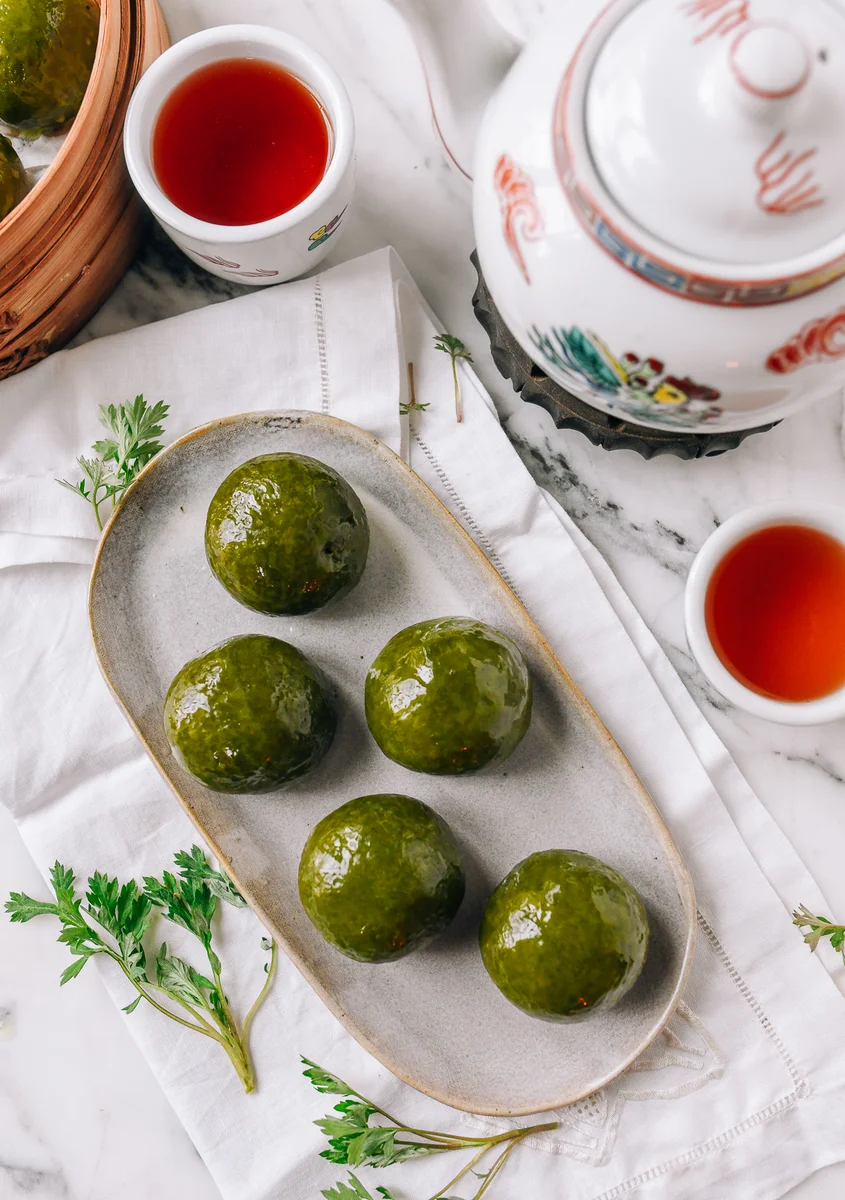 Qingtuan (青团) - Mugwort Mochi