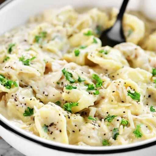 Tortellini con pollo alfredo en cocción lenta