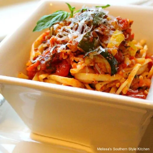 Linguine con ragú de verduras asadas