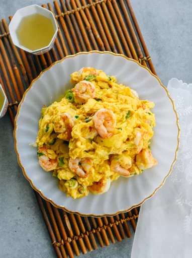 Gambas con huevos al estilo cantonés
