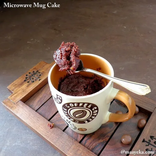 Bizcocho de chocolate a la taza en microondas - En 1 minuto / Receta sin huevo