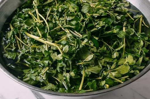 Berros salteados: una verdura de hoja verde y saludable