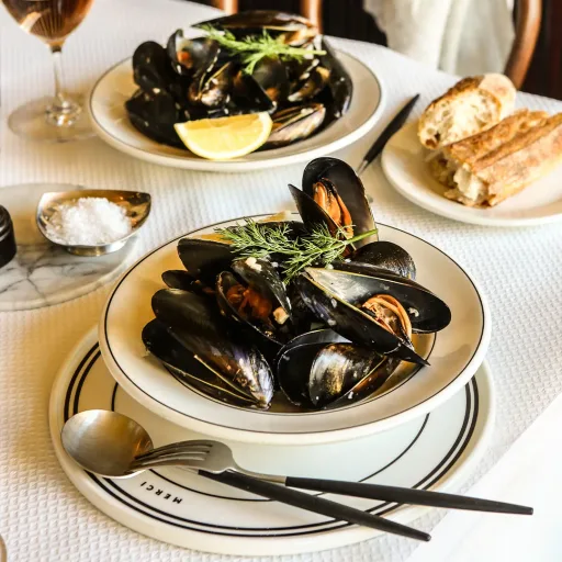 Mejillones a la marinera de France-Soir: mejillones al vino blanco y nata