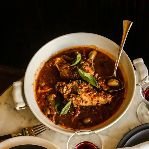 Caserola de conejo a la provenzal de France-Soir: Guiso de conejo con salsa de mostrada