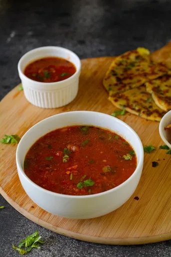 Chutney dulce de tomate al estilo de Uttar Pradesh para parathas y aperitivos