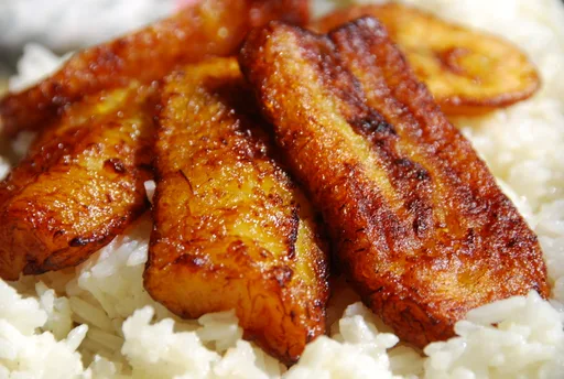 Plátanos horneados para el postre