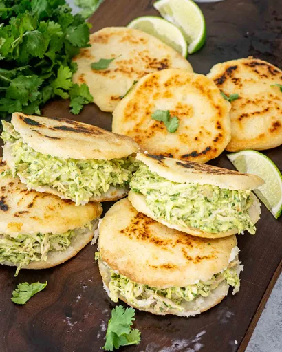 Arepa casera con Reina Pepiada