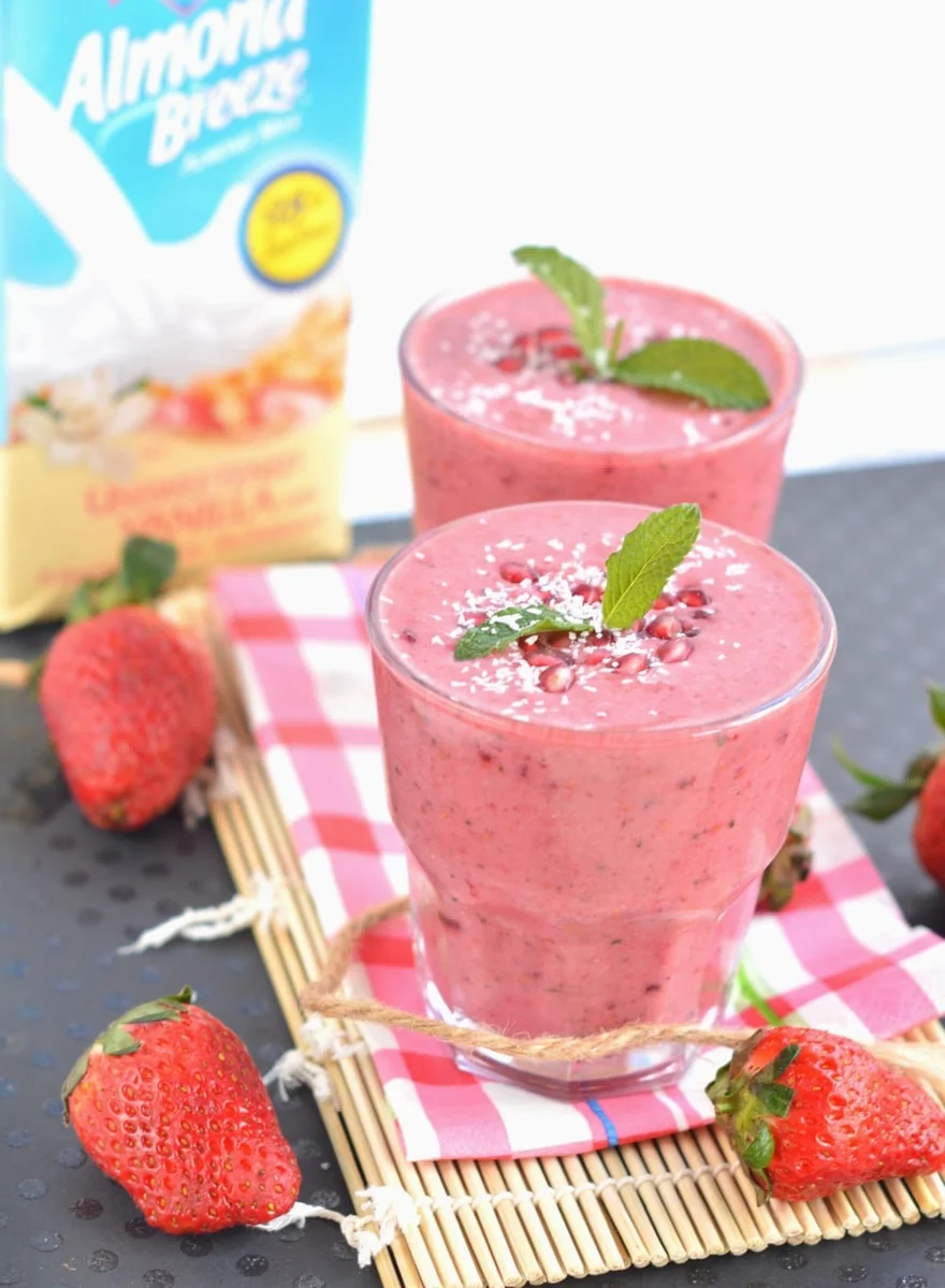 Mixed Berry Smoothie with Vanilla Almond Milk