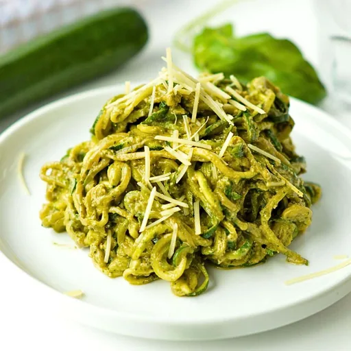 Fideos de calabacín al pesto