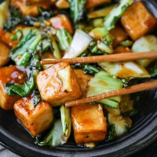 Salteado de tofu y bok choy al estilo de Sichuan